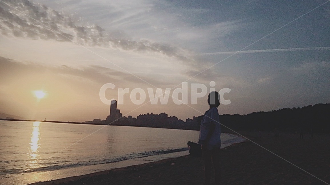 일본,모모치해변,노을,석양,sunset,바다,해수욕장,sea,해변,바다,beach,sea,사람,인물,인간,human,person,인물실루엣,사람실루엣,character silhouette,human silhouette,여행,휴가,traveling,vacation,trip,nature,자연,outdoors,옥외