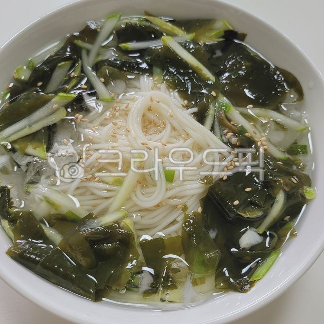오이미역냉국,오이,미역,냉국,음식,식사,요리,food,cooking,통깨,국수,냉국수