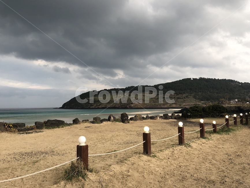 ground,바닥,outdoors,옥외,nature,자연,해안선,shoreline,물,하늘,sky,자연,풍경,nature,landscape,해변,바다,beach,sea,land,땅,water