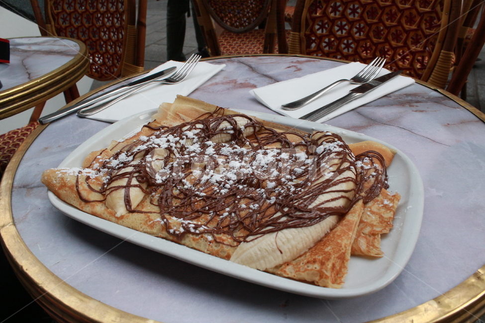 크레페,chocobananacrepe,adessertinfrance,디저트,dessert,crepe,cafetable,카페,카페테이블,유럽카페