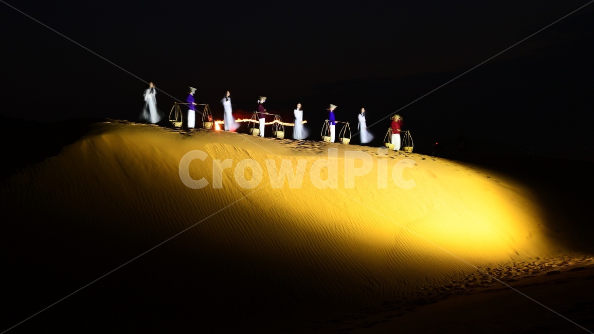 베트남,무이네사막,일출,무이네사막아침,사막여명,sand,모래,outdoors,옥외,nature,자연,dune,모래언덕,human,인간,person,사람