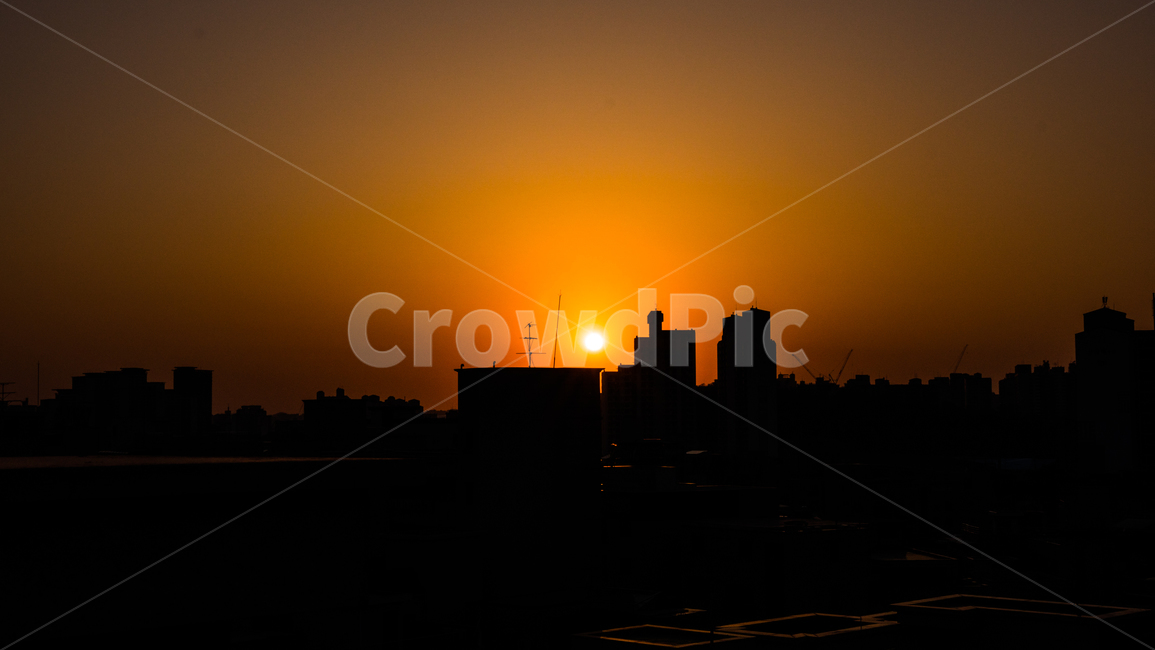 해질녘,태양,해,일몰,도시,도시,풍경,city,landscape,실루엣,그림자,silhouette,shadow,nature,자연,outdoors,옥외,sunlight,햇빛,dusk,황혼,dawn,새벽,red sky,붉은 하늘,sky,하늘,sunset