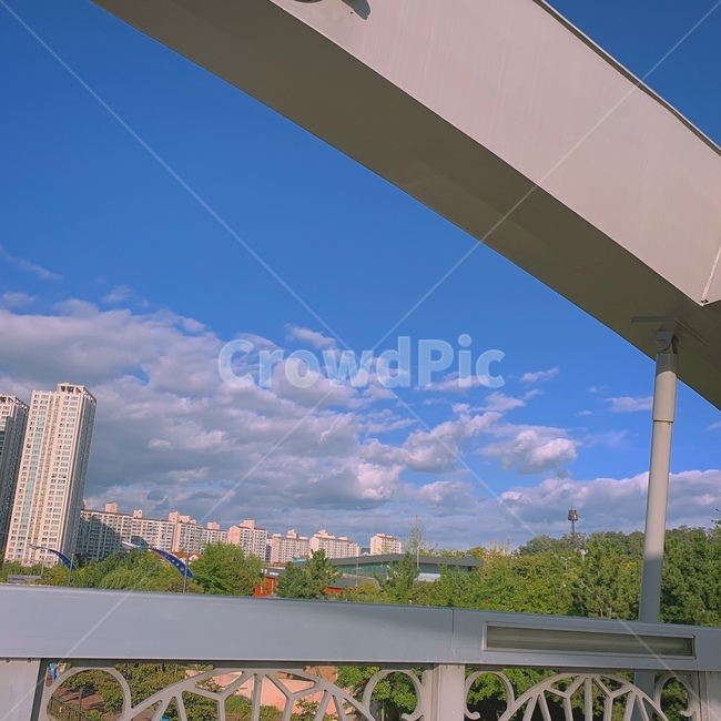 구름,하늘,다리,나무,아파트,sky,cloud,tree