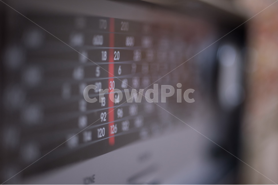 라디오,빈티지,오래된,중파,단파,주파수,70년대,배경,배경이미지,백그라운드,고전,통신,장비,음악,오브젝트,복고풍,사운드,소리,하얀,화이트,흰,흰색,방송,클로즈업,근접촬영,트랜지스터,아날로그,수동,추억,청취,듣기,빈티지사진,빈티지느낌,빈티지감성,vintage,사물,물건,오브젝트,thing,object,matter