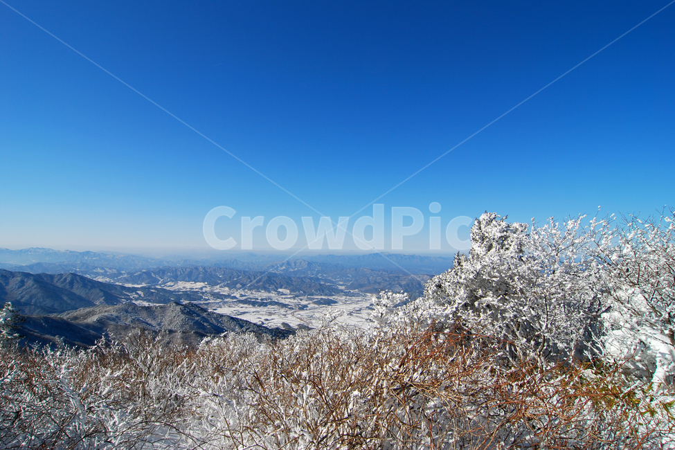 산,덕유산,풍경,겨울,눈,설경,설산,설원,자연,스노우,산맥,하늘,배경,백그라운드,눈꽃,상고대,맑은,날씨,정상,국립공원,향적봉,겨울산,고산,계절,나무,나뭇가지,식물,숲,시원한,추운,겨울풍경,무주,무주군,전북,전라북도,한국,겨울,계절,winter,season