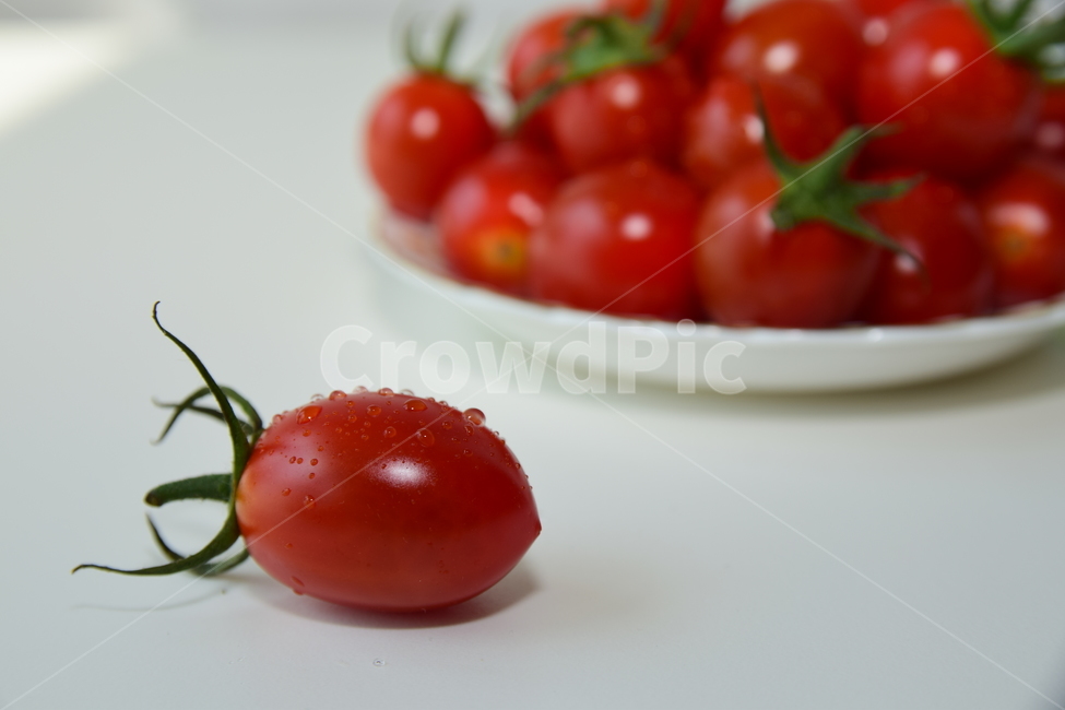토마토,방울토마토,접시,컨셉,꼭지,방울,디피한,맛있는,탐스러운,콘셉,연출한,tomato,delicious,concept,dishes,plate,음식,식재료,음식재료,음식,식재료,요리,food,cook,meal,dishes,food reserves,과일,열매,fruit,연출,컨셉,콘셉,direction,concept