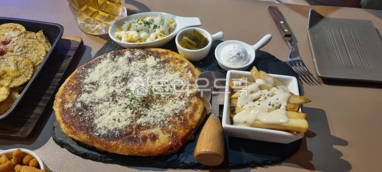 Beer snacks,Cheese Nachos,beer nachos,bread,nachos,nacho,food,Pimac,pizza,draft beer,Hotteok,beer