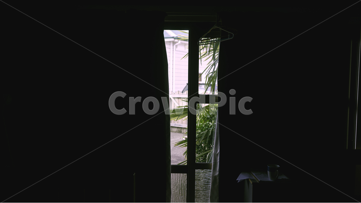 window,창문,커튼,어둠,black,light,빛