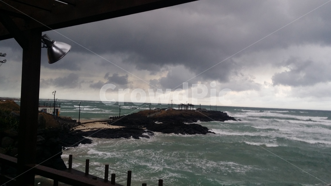 제주도,바다,흐린날,파도,회색하늘,풍경,sea,바다풍경