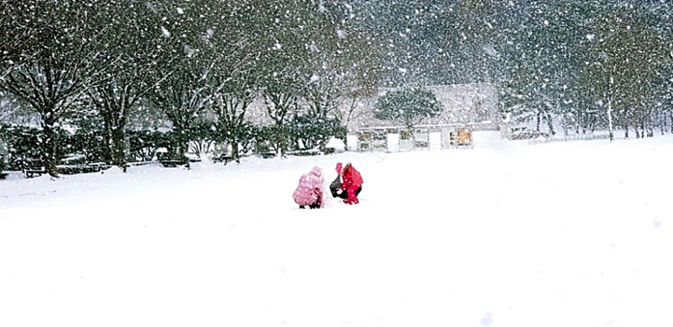 신정호수,가족,아기와가족,family,겨울,winter,따뜻함,추억,아름다움,행복,happiness,포근함,의지,snow,눈사람,snowman,여유,일상,힐링,겨울,계절,winter,season,사람,인물,인간,human,person,가족,패밀리,family