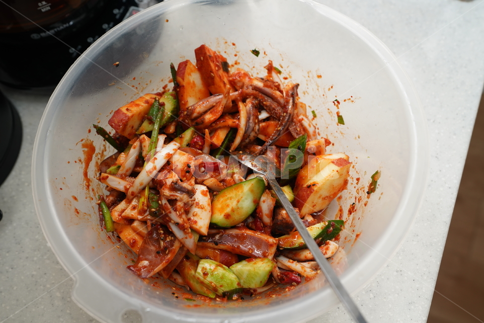 무침,한식,요리,안주,먹거리,반찬,오징어,오이,야채,해물,해산물,채소,food,음식