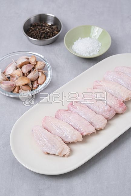 chicken,whiz,meat,ingredients,raw chicken,fresh food,food,chicken wings