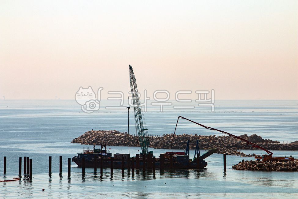 방파제공사,해상크레인,방파제,공사,바다,크레인,해양공사,토목,토목공사,건설