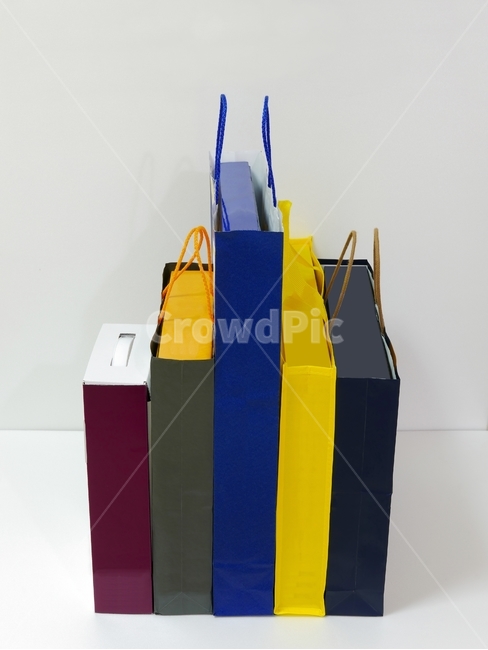 선물,종이박스,종이백,포장,백,들것,종이,명절,설,추석,감사,보답,전달,파란색,노란색,검정색,자주색,카키색,기념일,축하,anniversary,congratulation,celebrate,celebration,쇼핑,shopping,사물,물건,오브젝트,thing,object,matter