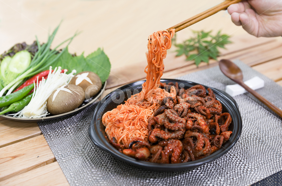 음식,쭈꾸미볶음,식사,안주,쭈꾸미,저녁식사,한식,korea,spicy,오징어볶음,식당,매콤,매운맛,red,맛집,고추장,고춧가루,식재료,요리,cook,reserves,수산물,해산물,fisheryproducts,seafood,한국음식,한국요리,food,dishes,korean,meal,koreancook,맛있다,먹다,맵다,소스,볶음,사람,인물,인간,human,person,신체일부,몸,body,음식,식재료,요리,food,cook,meal,dishes,food reserves,한식,한국음식,한국요리,korean food,korean dishes,korean meal,korean cook