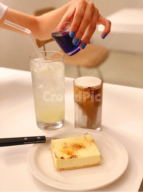 커피,카페,소품,손,손모델,네일아트,디저트,디저트,간식,후식,dessert,snack,음료수,drink,beverage,커피,카페,coffee,cafe