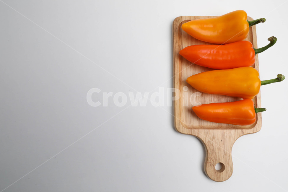 도마,나무도마,파프리카,노랑,주황,음식,식재료,요리,food,cook,meal,dishes,food reserves,채소,야채,vegetables