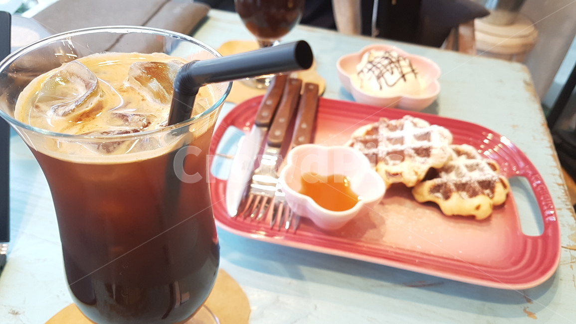 food,식품,와플,아이스커피,디저트