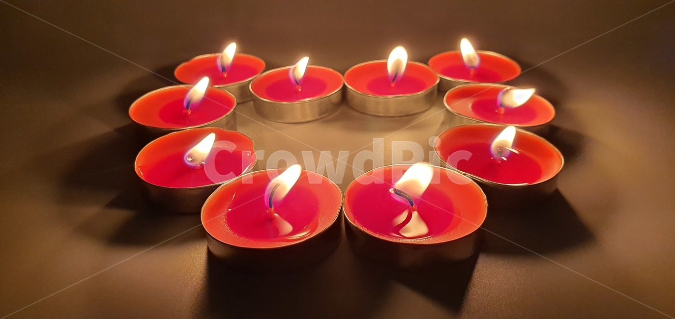 양초,초,불,불빛,어두움,불꽃,candle,flame,background,decoration,fire,christmas,dark,night,celebration,holiday,candlelight,light,yellow,glowing,bright,wax,xmas,religion,glow,church,burn,peace,burning,symbol,romance,black,design,festive,darkness,many