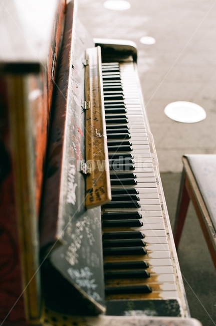 피아노,낡은,감성사진,필름카메라,오래된피아노,악기,음향기기,musical instrument,musical equipment