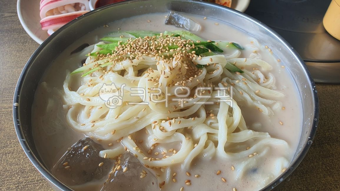 콩국수,얼음,국수,콩물,여름,깨소금,식사,음식,대접