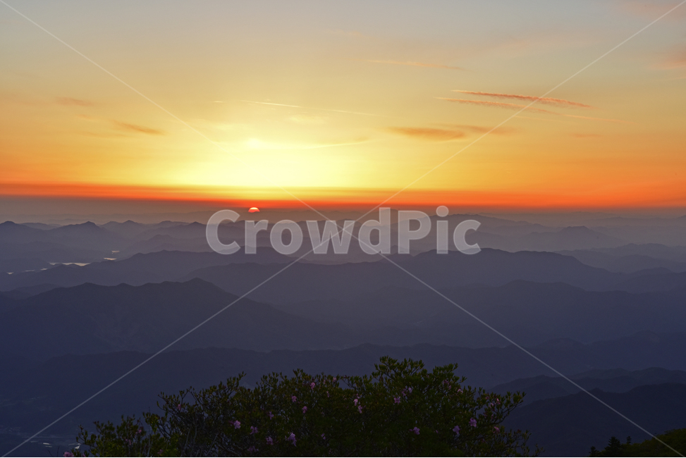 덕유산,더유산일몰,덕유산일출,산그리메,향적봉일몰,중봉일출,자연,풍경,nature,landscape,한국자연풍경,한국자연경관,korea nature landscape,outdoors,옥외,sunset,일몰,dawn,새벽,sky,하늘,red sky,붉은 하늘,dusk,황혼