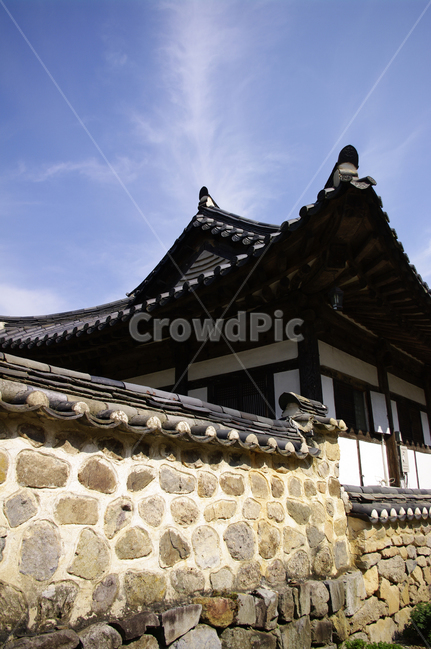 사찰,절,기와지붕,전통,하늘,구름,한국전통,한국문화,korean traditional,korean culture,건축물,건물외관,exterior,building,structure,architecture,construction