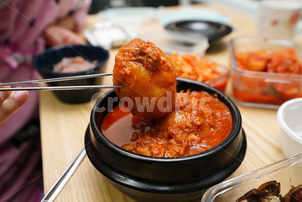 뚝배기,한식,음식,푸드,food,닭볶음탕,닭도리탕,육류,육식,안주,반찬,식사,감자,음식,식재료,요리,food,cook,meal,dishes,food reserves