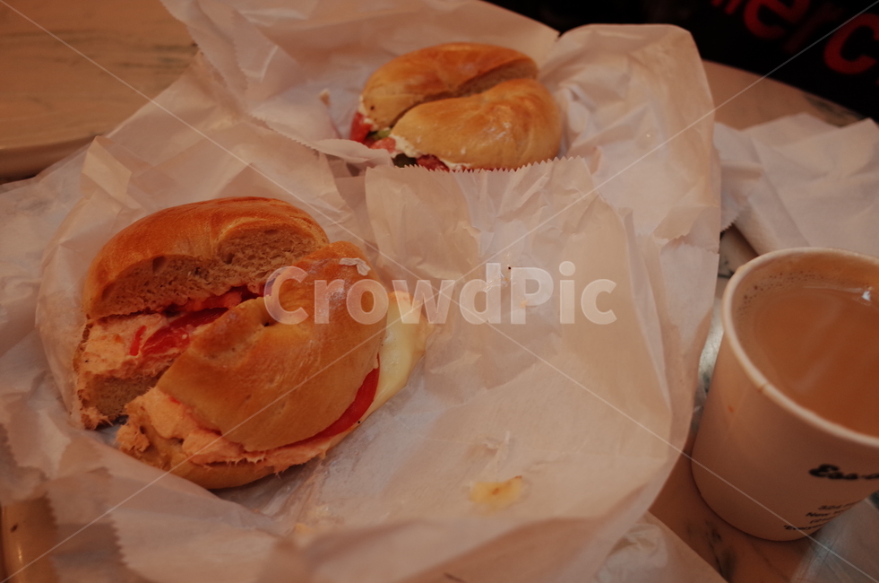 베이글,bagle,newyork,newyork,뉴욕,아침식사,breakfast,간편식,햄버거,연어,테이크아웃,테익아웃,takeout,빵,bread,burger,버거,음식,food,커피,coffee