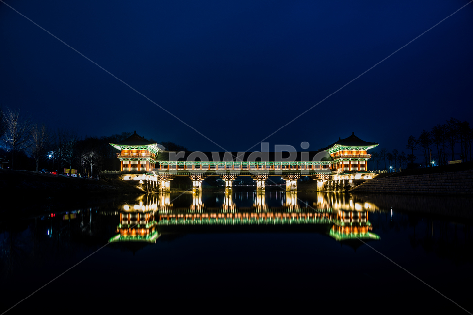 night view,Gyeongju Woljeonggyo Bridge,reflection,Woljeong Bridge night view,sight,Woljeonggyo reflection