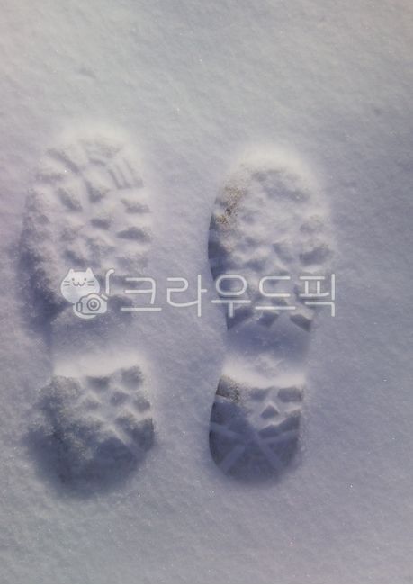 발자국,자국,눈,흰색,화이트,들판,벌판,하얀색,탑앵글,탑뷰,스노우,겨울,눈밭,클로즈업,눈쌓인,폭설,자연