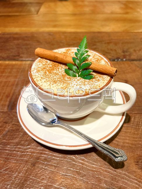 Christmas,winter,coffee,latte,cinnamon roll,cafe latte,leisure,rest