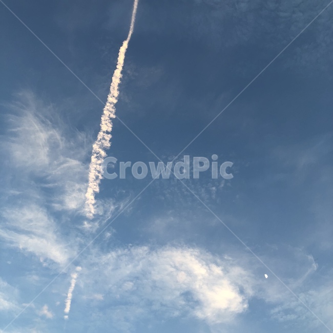sky,nice sky,blue sky,flight,nature,white clouds,pretty sky,bluesky,cloud,contrail,White,natural scenery,blue,sight
