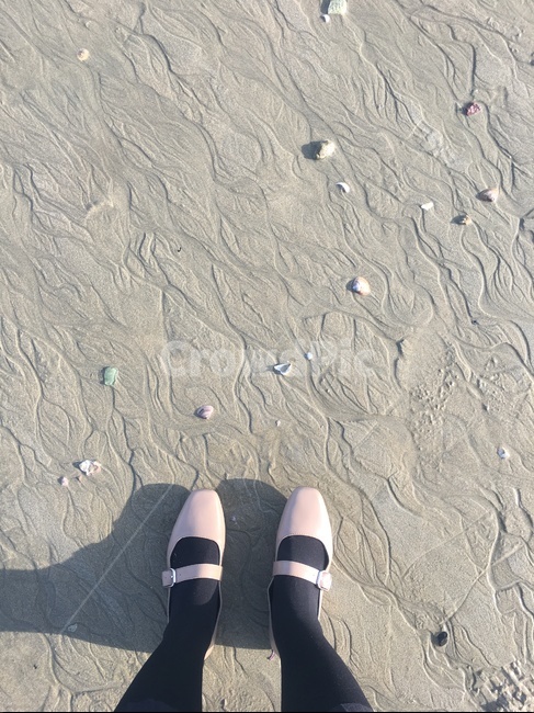 모래,걷기,무늬,백사장,바다,해변,바다,beach,sea,사람,인물,인간,human,person,신체일부,몸,body,여성,여자,woman,female,lady