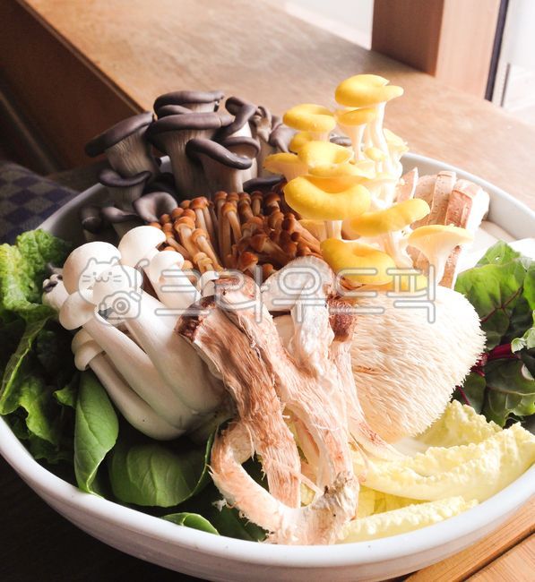 Assorted mushrooms,Helical mane mushroom,Oyster Mushroom,mushroom,Shabu,Shiitake mushrooms