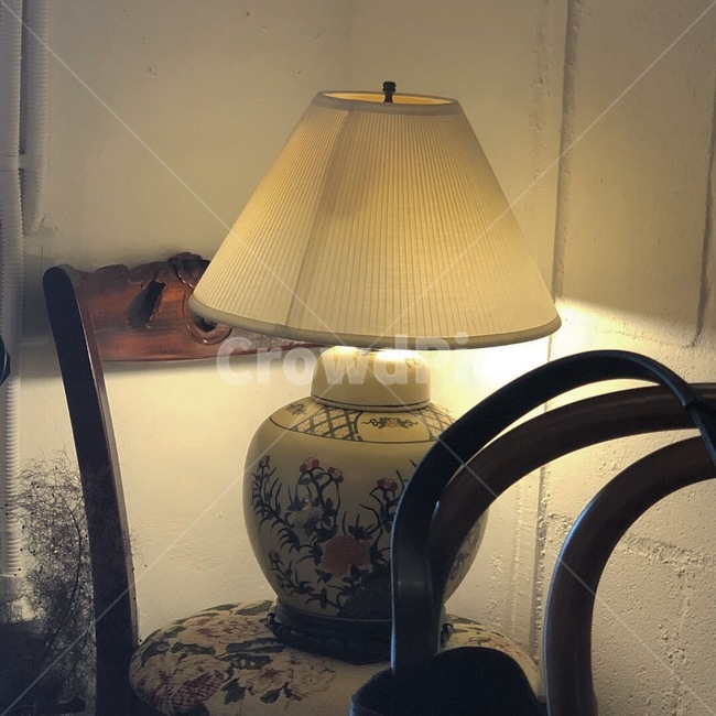 조명,감성,감성사진,배경,스탠드등,인테리어,조명인테리어,의자