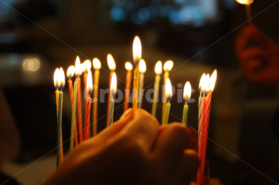 cake,케이크,생일,초,손,불,촛불,축하,birthday,candle,양초,기념일,축하,anniversary,congratulation,celebrate,celebration