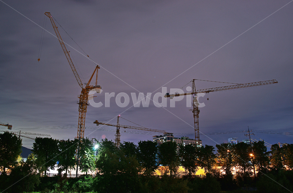 건설,크레인,타워크레인,야경,아파트건축,산업,industry,industrial,건설업,건축업,construction industry