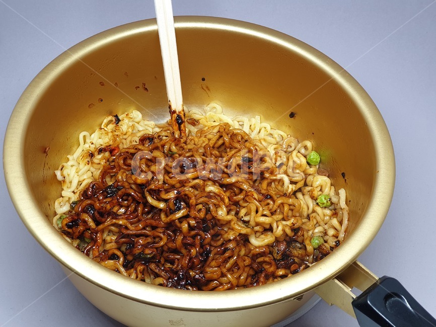 라면,짜장면,짜파게티,냄비,인스턴트식품,식품,식사,끼니,요리,조리,레시피,면발,맛있는,noodle,나무젓가락