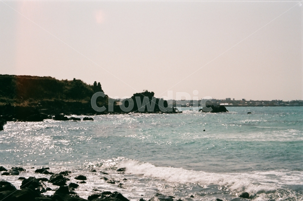 제주도,필름카메라,바다,파도,수평선,자연,풍경,nature,landscape,한국자연풍경,한국자연경관,korea nature landscape,제주도,jeju,jeju island,water,물,sea,outdoors,옥외,ocean,대양,land,땅,shoreline,해안선,promontory,곶
