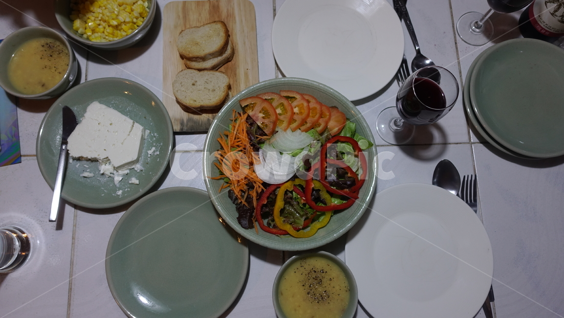 샐러드,치즈,식사,저녁식사,음식,토마토,파프리카,당근,빵