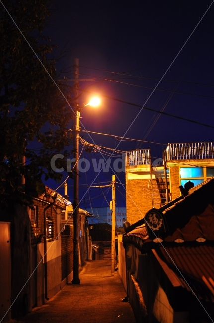 춘천,육림고개,약수골목,골목길,가로등,밤,어둠,빛,야경,alley,night,light,dark,streetlight,도시,풍경,city,landscape,야경,밤,nightscape,night,골목길,alley