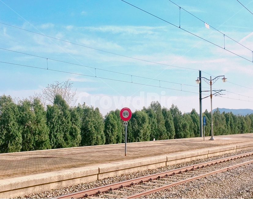 기찻길,하늘,sky,정지,railroad,train,track,멈춤,표지판,stop,sign,맑음,clear,풍경,구름,cloud,감성,sensible,feeling,교통,교통수단,traffic,transportation,rail,레일,train track,railway,철도