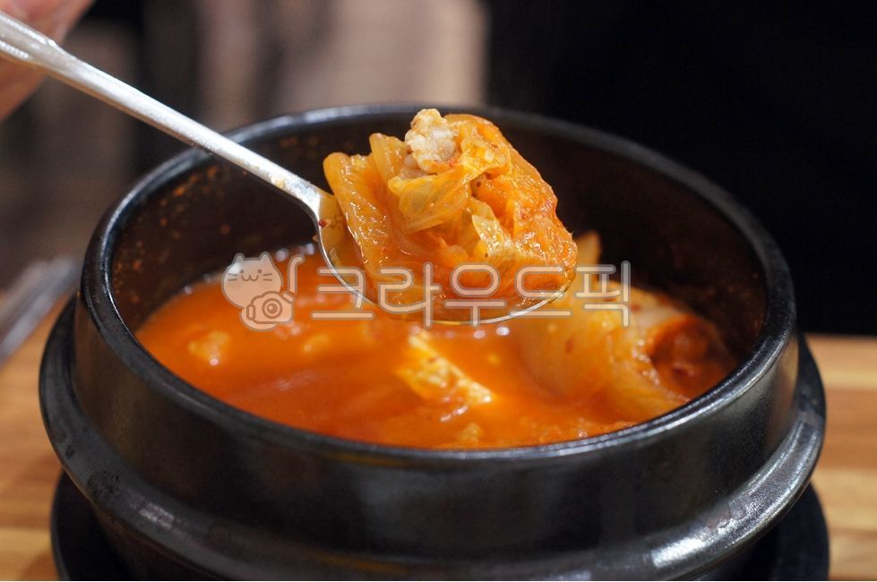 plating,Korean cuisine,Kimchi hot pot,kimchistew,meatstew,spicystew,kimchijjigae,food,porkstew,Korean food,Plating,kimchi soup,cooking,Pork Kimchi Stew,foodpresentation