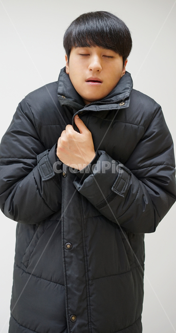 추위,강추위,한파,겨울,패딩,남성,남자,winter,겨울,계절,winter,season,사람,인물,인간,human,person,남성,남자,man,male,건강,헬스웨어,헬스케어,healthware,health care
