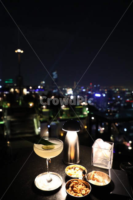 야경,도심속,술,라운지바,밤하늘,밤,기념일,축하,anniversary,congratulation,celebrate,celebration,술,주류,alcohol