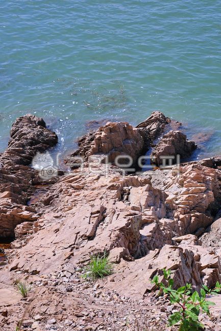 blue sky,summer sea,Seonyudo Beach,cliff,Gunsan,sea,rock,Beach,koreasea,brow,clear weather,Saemangeum,land,koreaocean,sky,Cliff,coastline,nature,small port,Saemangeum Reclamation Project,coast,korea,ocean,Korean tourist attractions,summer vacation,shoreli
