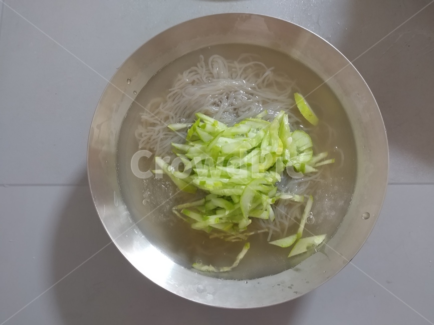 냉면,여름별미,냉면육수,오이채,함흥냉면,스테인레스,냉면그릇