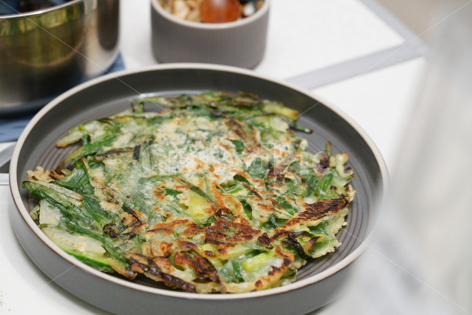 전,한식,부추전,접시,안주,먹거리,음식,간식,부침개,dish,food,음식,식재료,요리,food,cook,meal,dishes,food reserves