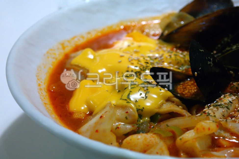 떡볶이,치즈떡볶이,치즈,해물,해물떡볶이,분식,간식,요리,한식,한국음식,한국요리,한국문화,홍합,먹거리,길거리음식,즉석떡볶이,매운,매콤한,tteokbokki,cheese,seafood,seafoodtteokbokki,snack,meal,cooking,korean,koreanfood,koreancuisine,koreanculture,mussel,food,streetfood,instant,spicy,그릇,접시,음식,식사,음식,식재료,요리,food,cook,meal,dishes,food reserves